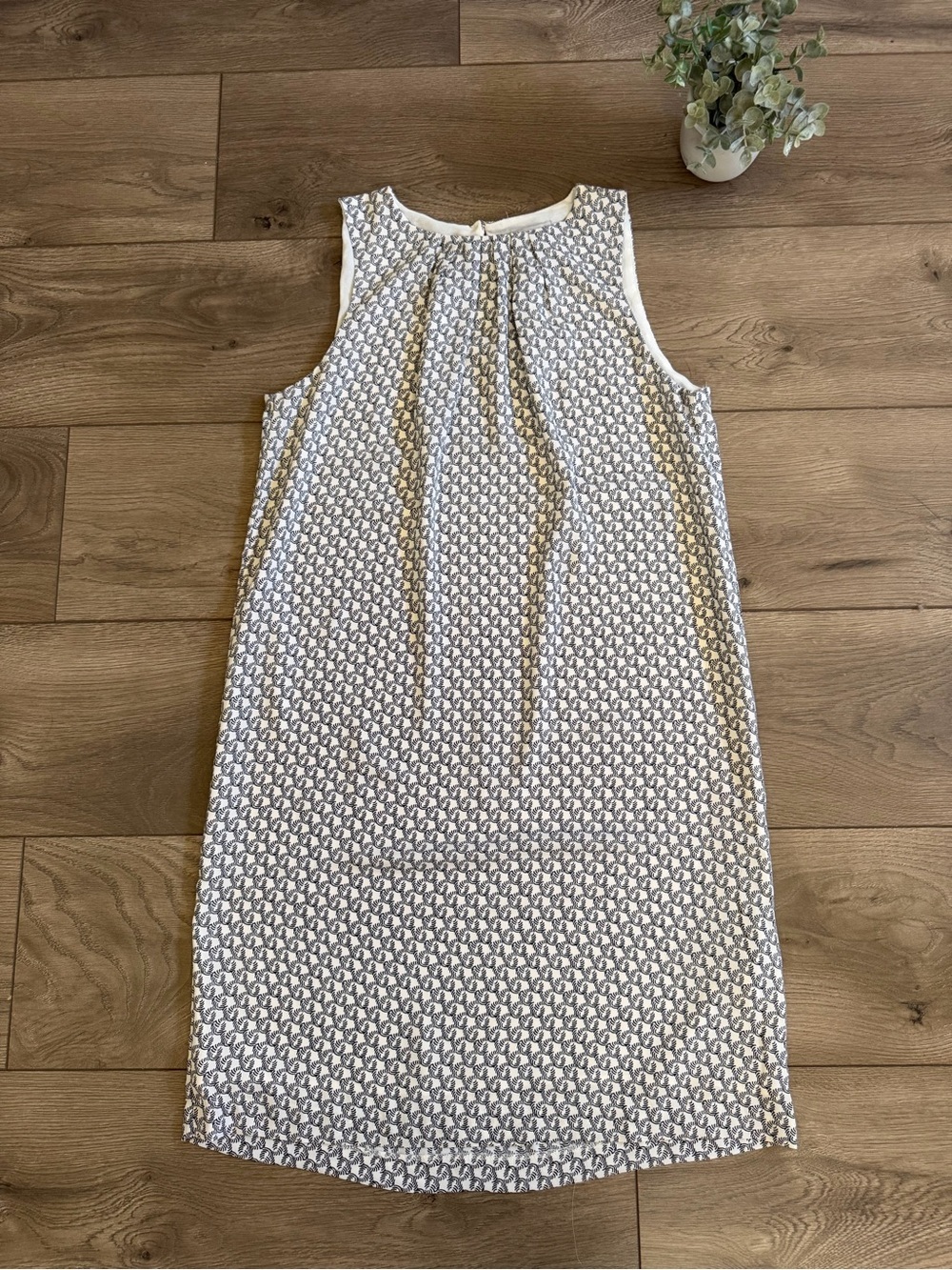 H&M White Sleeveless Dress with Black Microprint Size 4